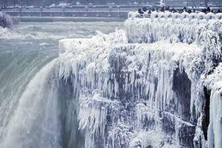Niaqara 82 il sonra yenidən buz bağladı