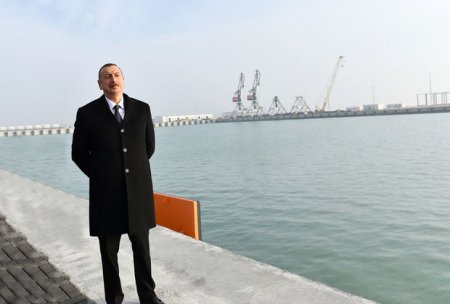 İlham Əliyev Bakı Beynəlxalq Dəniz Ticarət Limanında – FOTO