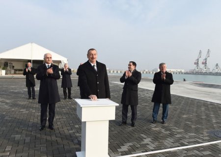 İlham Əliyev Bakı Beynəlxalq Dəniz Ticarət Limanında – FOTO