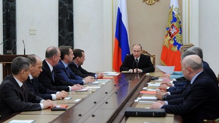 Putin 13 naziri işdən çıxartdı - Siyahı