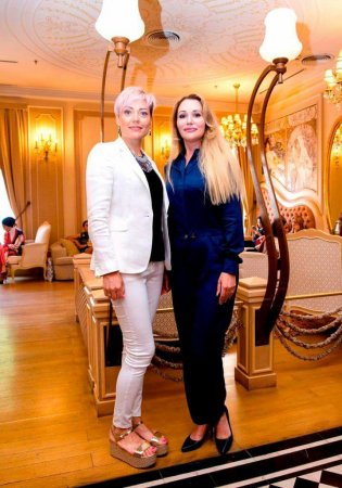 Lyubov Qutorova Poyrazin rehberliyi ile Baku Fashion Club-un növbeti toplantisi keçirildi.