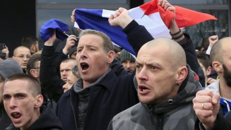 Fransa əhalisinin yarıdan çoxu miqrantların qəbuluna qarşı çıxıb