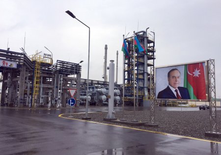 Prezident Bakı neft emalı zavodunda açılış etdi