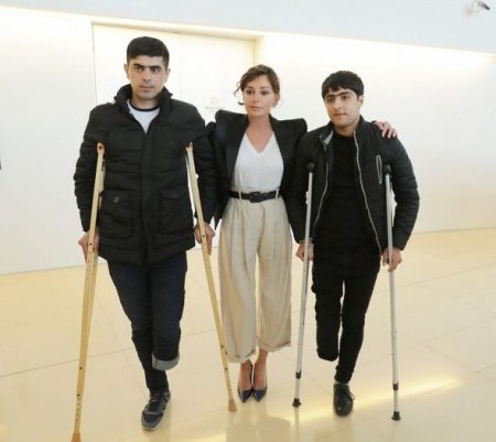 Mehriban Əliyeva yüksək texnologiyalı protezlərlə təmin olunan hərbçilərlə görüşüb - FOTO