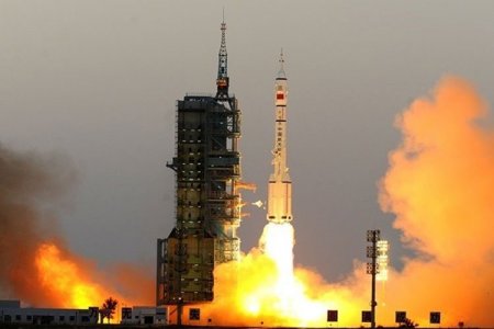 Çin kosmosa iki peyk çıxarıb