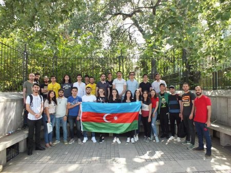 Kocaeli Üniversitesinde okuyan Azerbaycanlı öğencilerimiz Ankara da Mehmet Emin Resulzade nin mezarını ziyaret ettiler.