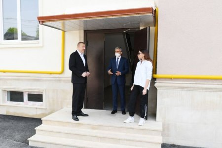 Prezident İlham Əliyev Şamaxıda tikilən çoxmənzilli binalarda yaradılan şəraitlə tanış olub