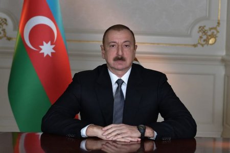 Emmanuel Makron Prezident İlham Əliyevi təbrik edib