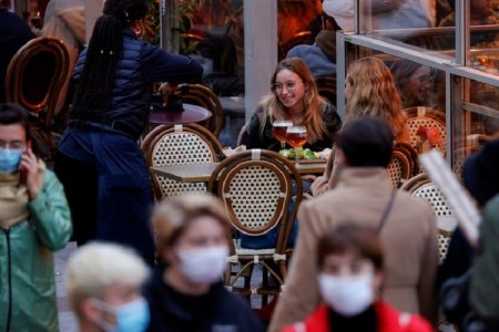 Fransada bir gündə 52 mindən çox insanda koronavirus aşkarlanıb