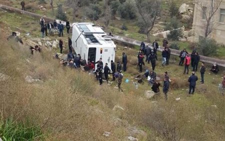 Avtobusu aşıran sürücü tutuldu - Sürücülük hüququ yox imiş