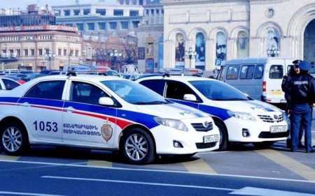 Yerevanda yol polisi avtomobili qəza törətdi: Zabit öldü - FOTO