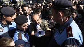 Ermənistan müxalifəti dövlət qulluqçularını etiraz aksiyalarına qoşulmağa çağırıb
