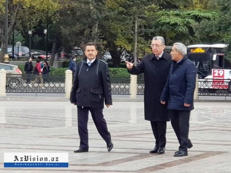 Bakının yeni meri şəhər gəzintisinə çıxıb, göstərişlər verdi - FOTO