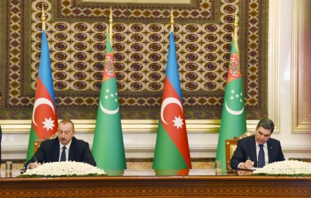Azərbaycan Türkmənistanla 21 sənəd imzaladı