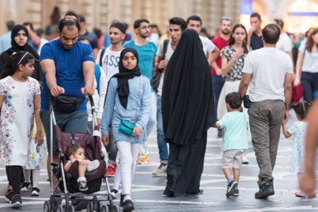 Azərbaycana gələn turistlər: Ərəblər azalıb, çinlilər artıb