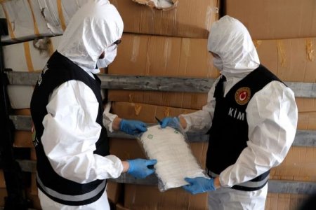 Türkiyədən Avropaya qaçaq yolla yüz minlərlə tibbi maska aparanlar saxlanılıb