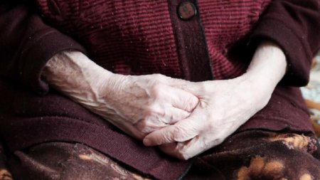 108 yaşlı qadın koronavirusa qalib gəldi
