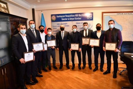 Vətən müharibəsi zamanı fəallıq göstərən gənclərimizə Milli Məclisin Gənclər və İdman Komitəsinin “Fəxri Fərmanı” təqdim edilmişdir.