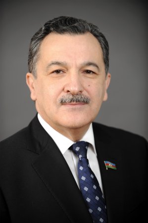 Kimlərsə yalanla hərəkət edirlər və onlar diqqətə dəyməz