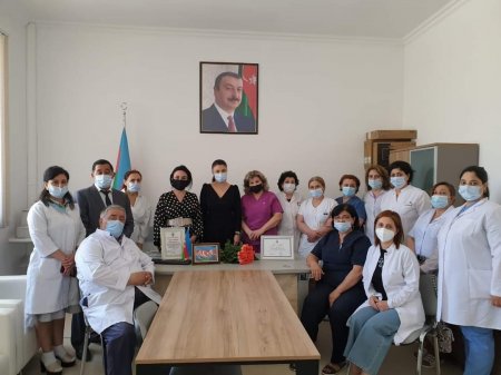 Suraxanı rayonunda 17 İyun-Tibb İşçilərinin Peşə Bayramı Günü münasibətilə bir qrup səhiyyə işçisi səmərəli fəaliyyətlərinə görə Rayon İcra Hakimiyyəti başçısının Fəxri Fərmanı ilə təltif edilib