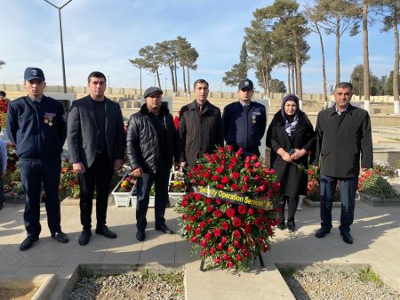"SOS" MMC ZƏFƏR GUNU ƏRƏFƏSİNDƏ ŞƏHİDLƏR XİYABANINI ZİYARƏT ETDİ