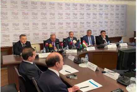 Azərbaycan və Tacikistan arasında diplomatik əlaqələrin qurulmasının 30 illiyinə həsr olunmuş Dəyirmi masa keçirilib