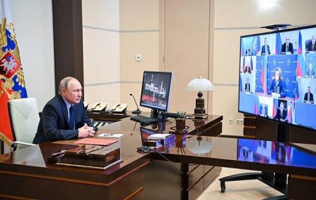 Putindən etiraf: Sanksiyalar təsir edir, riskləri görməliyik