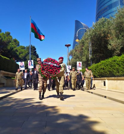 SOS” MMC Anım Günündə Şəhidlər xiyabanını ziyarət edib – FOTO