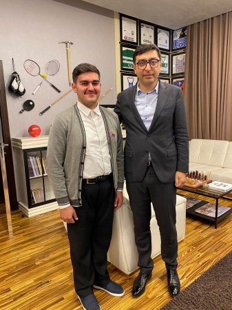 Fərid Qayıbov yaradıcı gənci qəbul edib