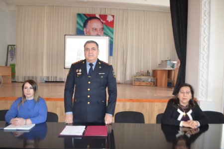Mingəçevir polisi daha bir məktəbdə görüş keçirib