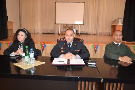 Mingəçevirdə polis əməkdaşları  növbəti dəfə məktəblilərlə maarifləndirici söhbət aparıblar