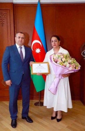 Adil Əliyev Rəna Nəsibzadəni yubileyi münasibətilə təbrik edib