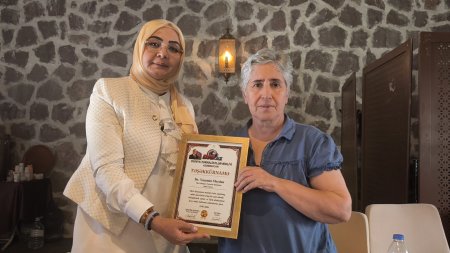 Türk Dünyası Yazarlar Birliği Başkanı Yasemin Meydan ile Nur Delice'nin röportajı