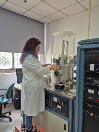 Xəzər Universitetinin Fizika və Elektronika Departamentinin müdiri, dosent Dr. Fəridə Tatardar  Çində beynəlxalq elmi əməkdaşlıq çərçivəsində tədqiqat aparır.